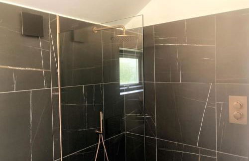 The Cabin at Barnstormers, luxury woodland setting - Foto 7