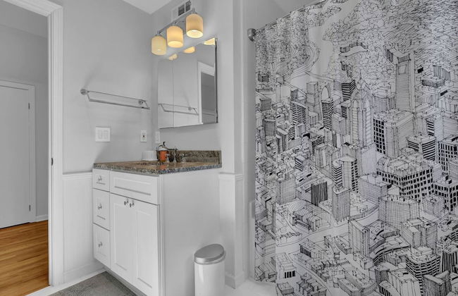 Chamblee Retreat 3BR Home w Spacious Porch - Foto 15