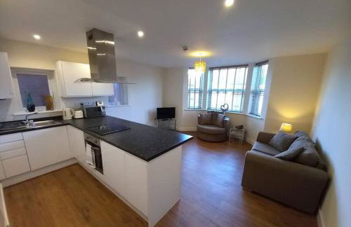 Spacious 2 double bed apartment - Free Parking - Central Beeston location - Foto 1