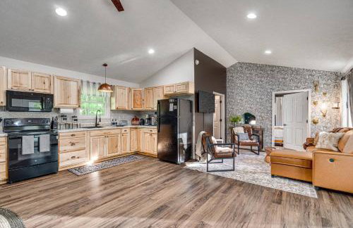 NEW! Shenandoah family & dog friendly cabin - 5 min walk river with private river access, BBQ, playground, fire pit - Foto 47