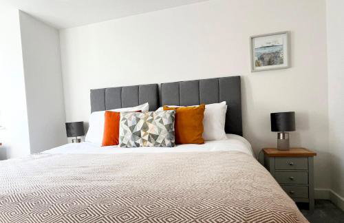 Beautiful 3 Bed Townhouse with Parking, close to Sea Front - Photo 20