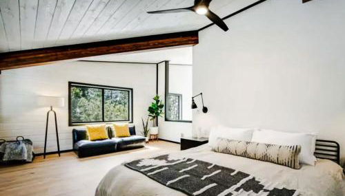 Haven at Cedar Haus Luxury 1BR Escape w Hot Tub EV Charger Gourmet Kitchen Fully Fenced Yard Dogs OK - Foto 2