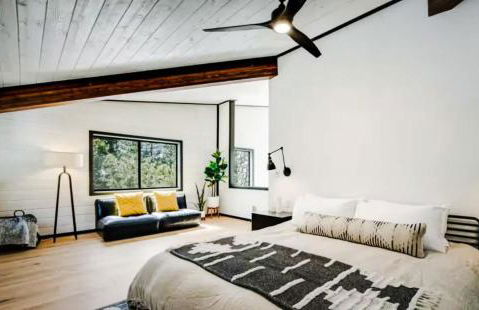 Haven at Cedar Haus Luxury 1BR Escape w Hot Tub EV Charger Gourmet Kitchen Fully Fenced Yard Dogs OK - Foto 2