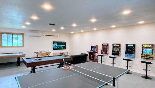 Log Cabin sleeps 20 with hot tub, EV Charger, firepit - Foto 5