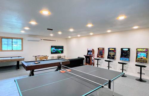 Log Cabin sleeps 20 with hot tub, EV Charger, firepit - Foto 5