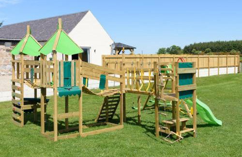 Bungalow with Hot Tub, BBQ Hut, Golf Net , Large Garden & Play Area - Foto 15