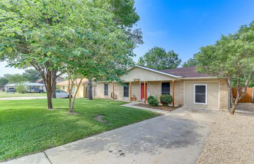 9 Mi to Downtown Home with Deck in San Antonio - Foto 33