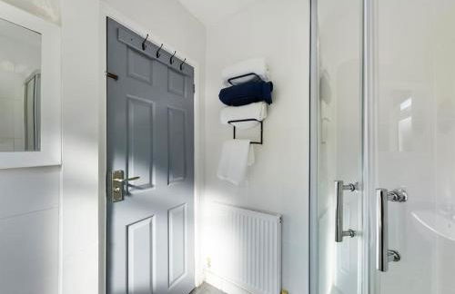 Whitmore House By RMR Accommodations - Newly Refurbed - Modern - Parking - Central - Foto 37