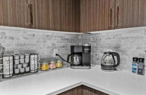 Luxury 1BR Apt-Pool RWJ-Rutgers StPeter-Free Parking - NYC316 - Foto 12