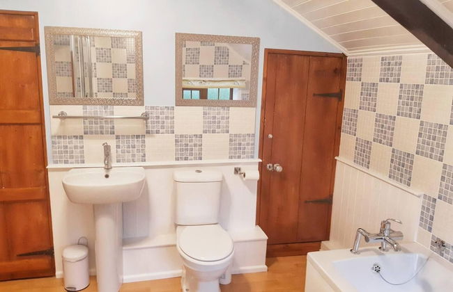 Beautiful 6-bed Dog Friendly Cottage in Heacham - Photo 12