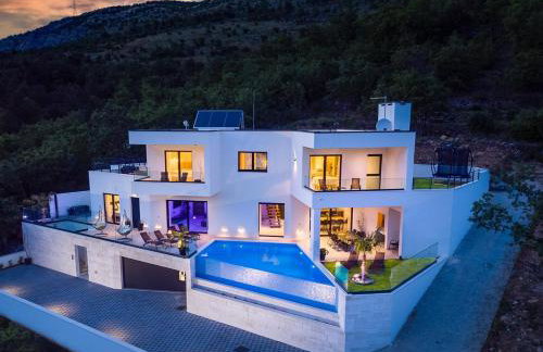 Villa Top Hill, heated infinity pool, Jacuzzi, Sauna, 5 en-suite bedrooms, a Media room - Foto 2