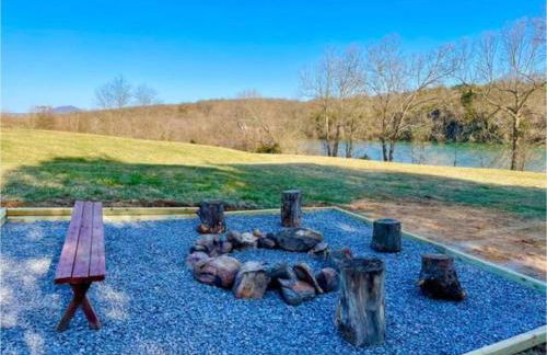 The Barn at Evermore: riverfront retreat w/hot tub - Foto 27