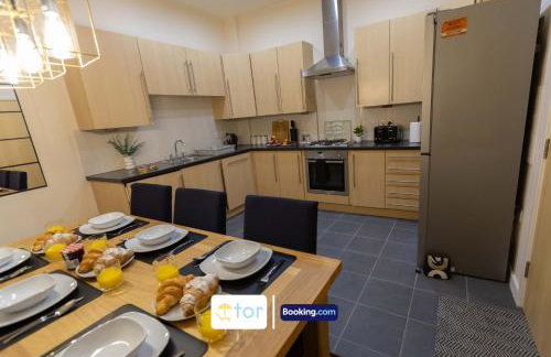 Large 2 Bedroom Apartment By The One Retreats Short Lets & Serviced Accommodation Horley Close To Gatwick Airport - Foto 17