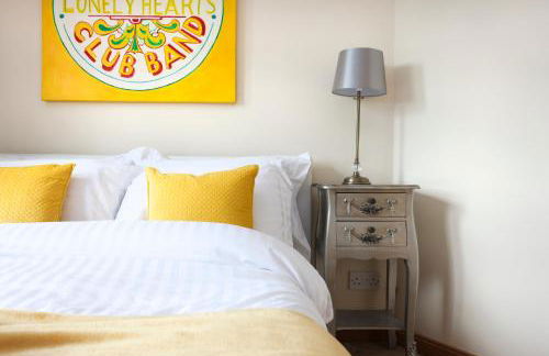 JOIVY Greenknowes Farmhouse with Hot Tub and Bar - Photo 40