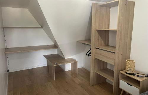 Charmant appartement 2 chambres entièrement rénové avec parking au calme tout en étant à deux pas des commerces et restaurants - Foto 12