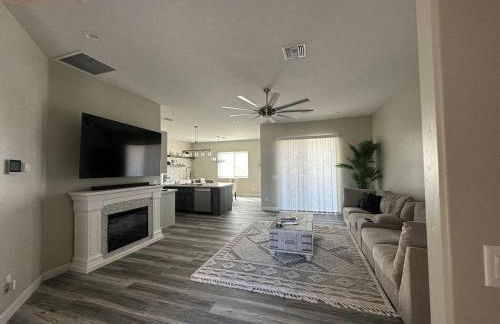 Beautiful New construction home - New Pool & Spa! - Foto 75