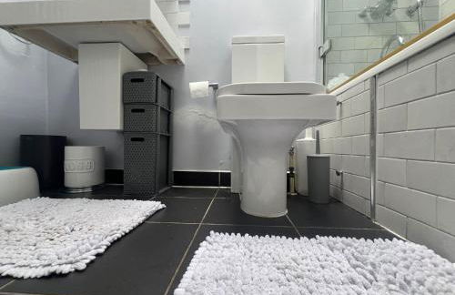 House - Sleeps 4 - Garden - Pets Ok - Parking - Photo 33