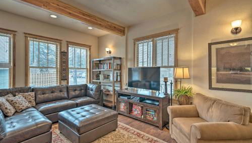 Updated Townhome with Hot Tub - Walk to Downtown! - Foto 5