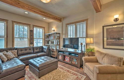 Updated Townhome with Hot Tub - Walk to Downtown! - Foto 5