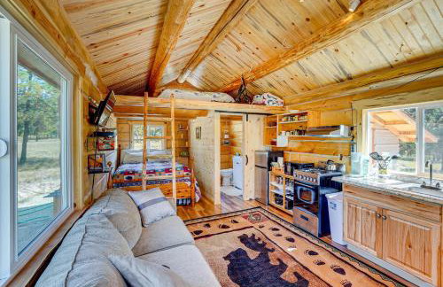 Mtn Views and Fireplace Cozy Trout Creek Tiny Home - Foto 4