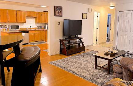 Airport Aurora Bora Bungalow - near airport and shopping - Photo 6