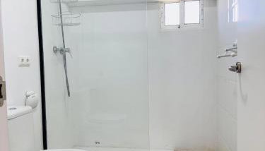Nuevo Apartamento Ideal para viajeros en carretera - Foto 5, Shower
