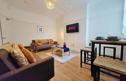 Central Manchester Modern 4 Bed House - free parking - Foto 1