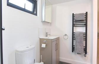 Cheerful 1BD Cottage With Parking Nr Guildford - Foto 18