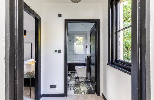 Locksbrook Lodge - Hot Tub - Spacious Outdoor Space - Photo 48