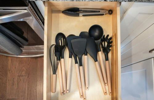 Fun & Renovated Artsy Downtown Apt Dog Friendly with Fully Fenced Backyard and Private Parking - Foto 42