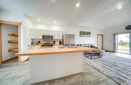 Balcony and Golf Course View Quiet Erie Getaway - Foto 8