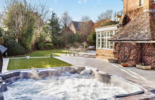 Luxury Detached House in Large Private Grounds, with Outdoor Jacuzzi and Sauna - Foto 1