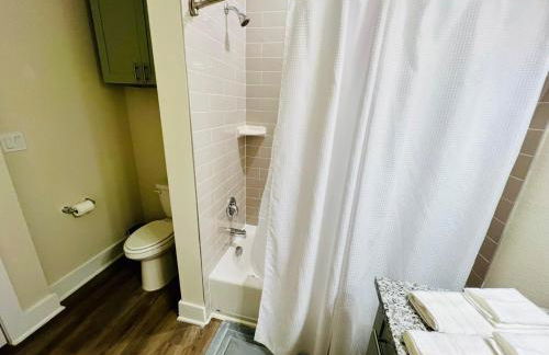 Apt 2 Bedrooms 2 Full Baths FREE Parking & FREE Laundry in Unit - Foto 28