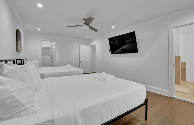 Luxury 7BR Buckhead Oasis w Pool Gameroom Firepit - Foto 41