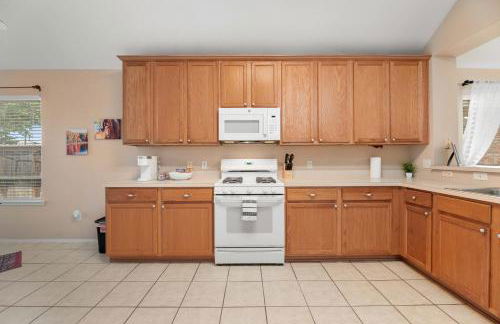 Relaxing 3BR 2BA Oasis - Hot Tub & 5 Beds! - Foto 8