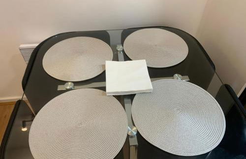 Cozy Entire Apartment with Free onsite Parking, 2-Min Walk to Barking Station - Foto 19