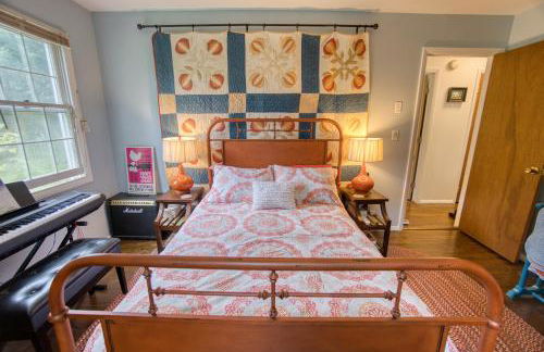 Catskills Getaway 3BR Retreat with Media Room, Near Casino, Bethel Woods and More - Foto 28