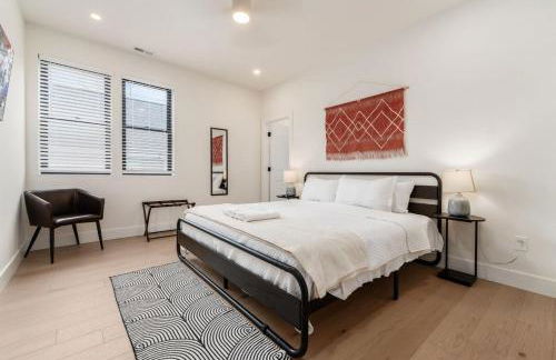 Luxury Escape 4BR 3 bath Oasis in Historic Old Town - Foto 1