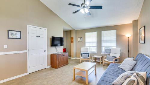 Walk to Shore Crystal Beach Home with Deck! - Foto 4