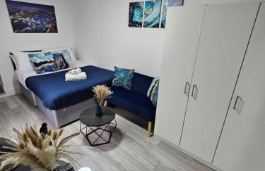 Cozy Ground-Floor Studio, Excellent City Access - Photo 35