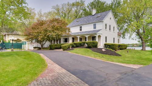 Pistakee Lake Estate with Boat Dock and Hot Tub! - Foto 3