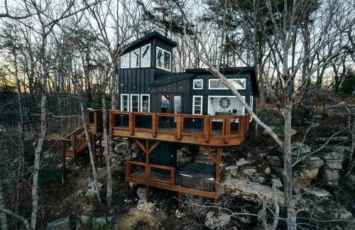 Breathtaking Tree House with Jacuzzi and Lofted Interior in Georgia - Foto 36