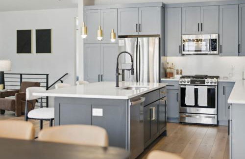 BRAND NEW Scenic Luxury Mountain Retreat - Photo 36