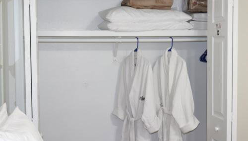 Hidden Sapphire-Apartment with Kitchen and Laundry - Foto 3, wardrobe