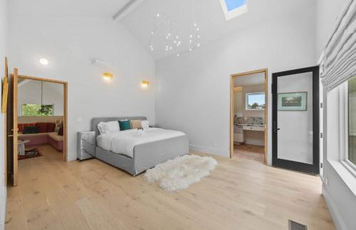 New Listing Hillside Villa by Colby & Conrad - Foto 16