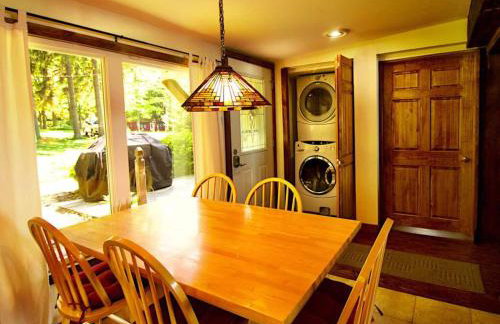 Lakefront Pine Cottage Hot Tub & Fire Pit - Foto 11