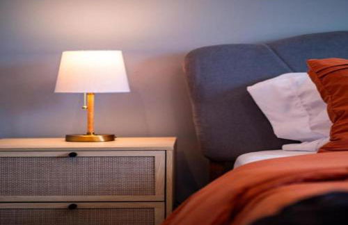 Hot Tub N64 Mins to Downtown Sleeps 8 - Foto 26