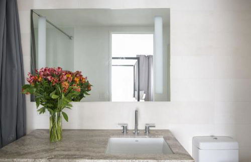 Modern 2BD in Midtown with Washer and Dryer in-unit - Foto 12