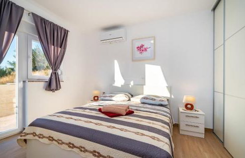 Awesome Home In Modric - Photo 38