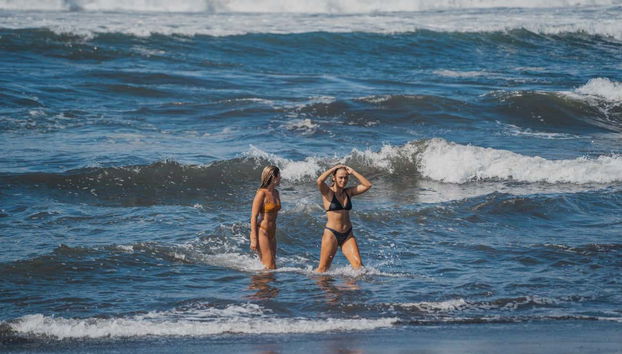 Disfrutando de las olas en El Paredón